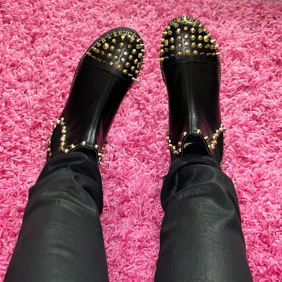 Gold spiked and studded boots - Picture 4 of 6